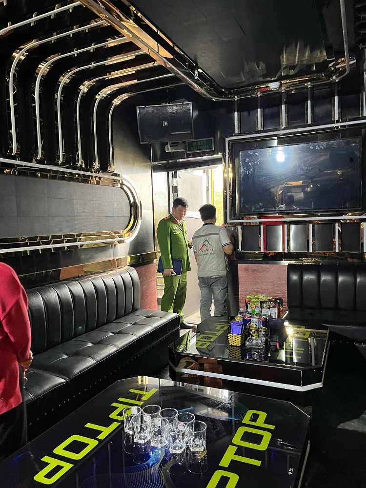 Karaoke Tiptop – 09 Văn Tiến Dũng