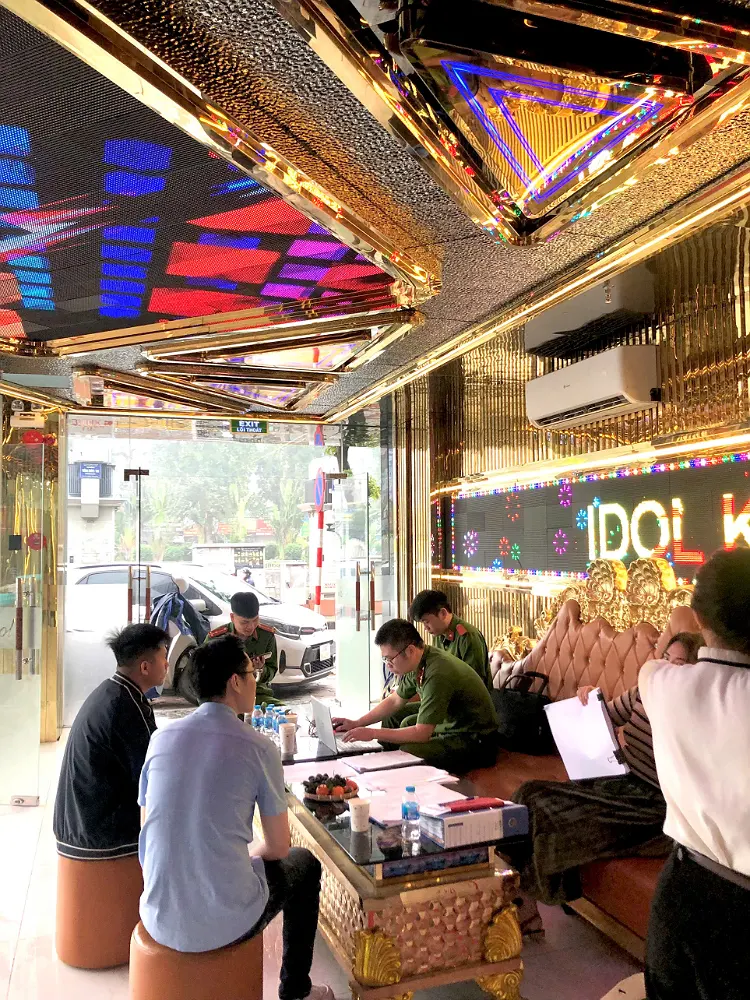 Karaoke Idol – 16 Nguyễn Khang