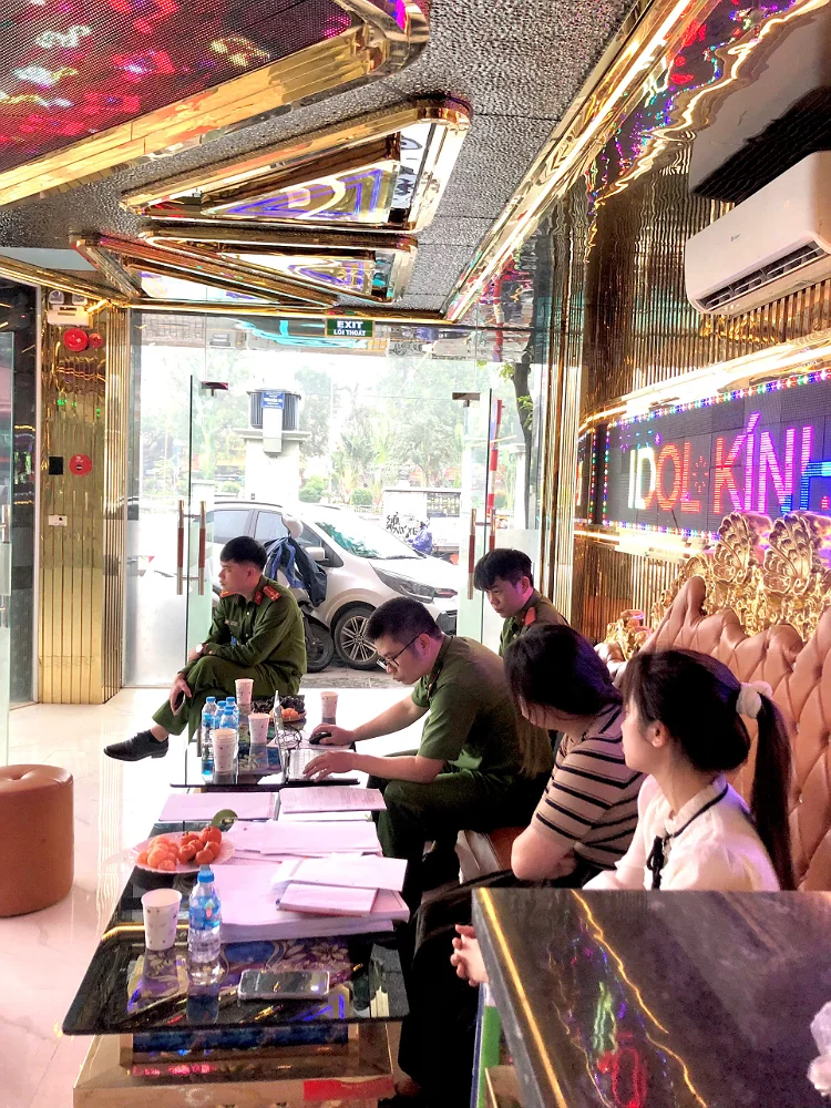 Karaoke Idol – 16 Nguyễn Khang