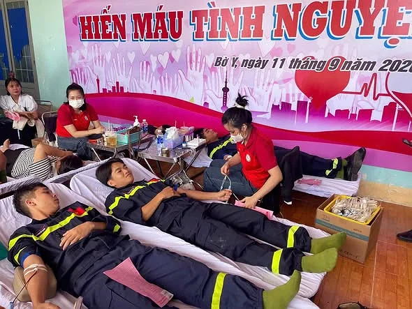 🚒 CẢNH SÁT PCCC VÀ CNCH TÍCH CỰC HIẾN MÁU TÌNH NGUYỆN, HƯỚNG TỚI KỶ NIỆM 65 NĂM NGÀY TRUYỀN THỐNG LỰC LƯỢNG CẢNH SÁT PCCC VÀ CNCH VÀ 25 NĂM NGÀY TOÀN DÂN PCCC VÀ CNCH.